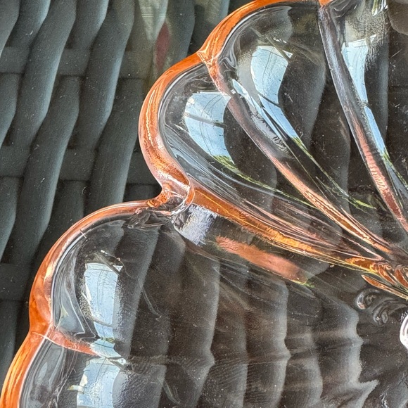 Vintage 1930s Jeannette Iridescent Carnival Glass, 3 leaf Clover Dish - Picture 8 of 9